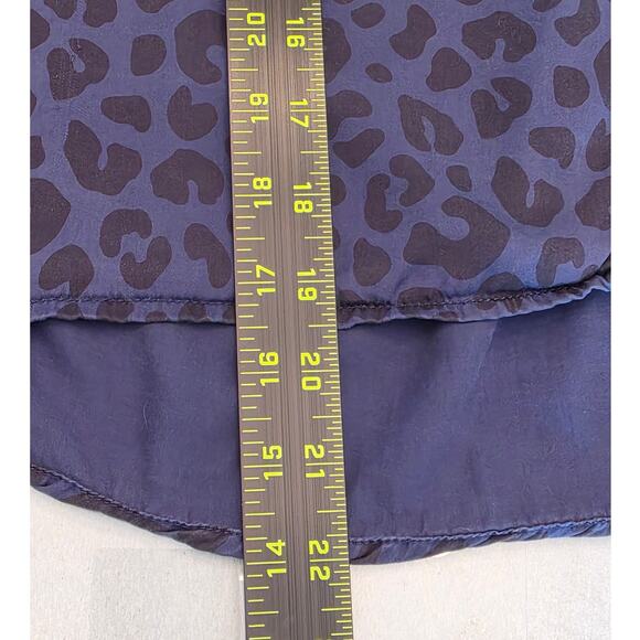 Marine Layer Women's Blue Leopard Ruffle Blouse SZ Medium - Picture 8 of 8